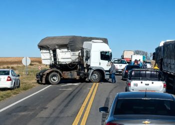 Jornada accidentada en la Ruta 33: dos choques de camiones generaron demoras y complicaciones en el tránsito