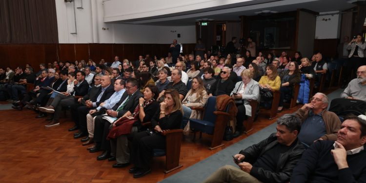 Encuentro de legisladores, intendentes y especialistas en Bahía Blanca: la sexta sección debatió sobre Reforma Electoral