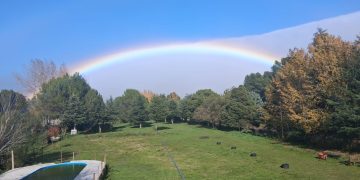 El espectáculo de la naturaleza en Villa Ventana: entre el arco iris y la inminente llegada de la nieve