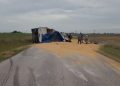 Trágico accidente en Suarez: Un camionero murió al volcar con su camión.