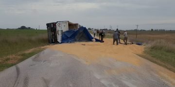 Trágico accidente en Suarez: Un camionero murió al volcar con su camión.