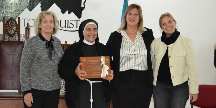 Tornquist distinguió a la Hermana Marta Allaltuni como Ciudadana Ilustre por sus 50 años de servicio
