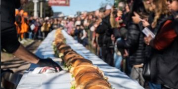 Sierra de la Ventana coronó un fin de semana récord con un sándwich de milanesa de 30 metros