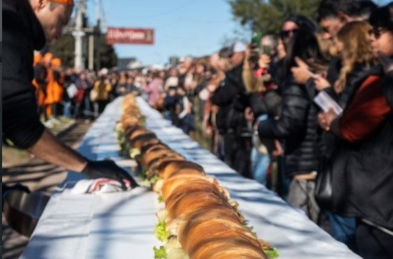Sierra de la Ventana coronó un fin de semana récord con un sándwich de milanesa de 30 metros
