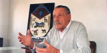 Merecido homenaje en Saldungaray: colocan cartel en memoria de Omar Cleppe a 30 años de su fallecimiento