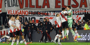 River le ganó a San Lorenzo por penales en un partido infartante y se metió en cuartos del Apertura 2026