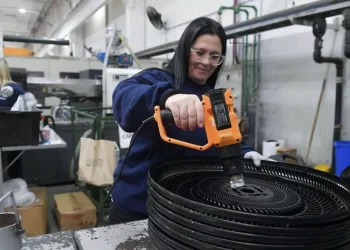 Un informe revela que 7 de cada 10 trabajadores argentinos gastan su sueldo en menos de 14 días