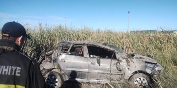 Robó un auto, volcó y fue detenido tras intentar llevarse otro vehículo
