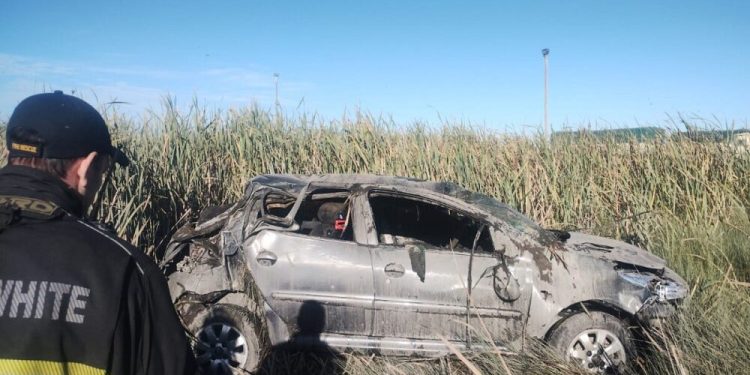 Robó un auto, volcó y fue detenido tras intentar llevarse otro vehículo