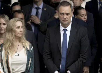 El PRO le suelta la mano a Adorni y el peronismo junta los votos para echarlo en el Senado