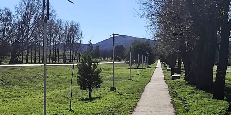 Calma antes del cambio: el sol brilla en la Comarca, pero el viento del norte ya prepara un jueves inestable y con ráfagas intensas