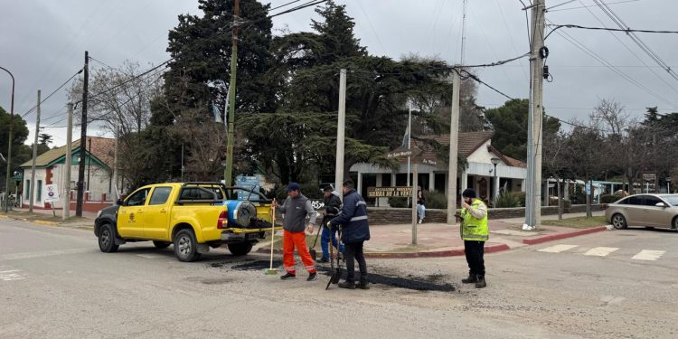 Vialidad Provincial despliega un megaoperativo de bacheo y mantenimiento en la zona serrana