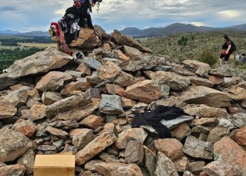 Hartos del uso desaprensivo: vecinos se unen para limpiar el Cerro del Amor tras el impacto negativo de restos funerarios