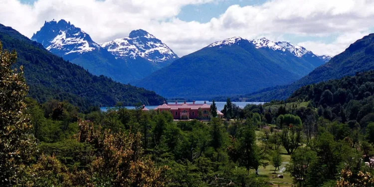 Con el apoyo de los gobernadores, Milei avanza para vender sin límites las tierras a extranjeros