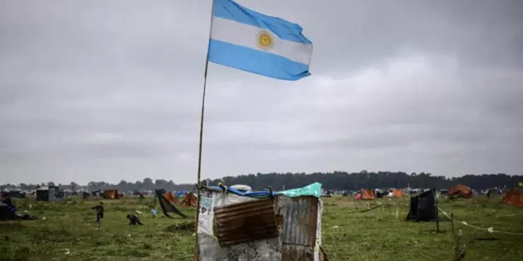 La Iglesia advierte que una ley de Sturzenegger atenta contra la soberanía sobre la tierra y los alimentos