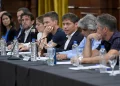 La Provincia ofreció a los gremios docentes un aumento salarial del 7% escalonado en julio y agosto
