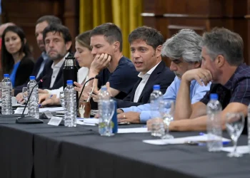 La Provincia ofreció a los gremios docentes un aumento salarial del 7% escalonado en julio y agosto