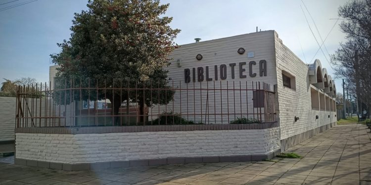 «La biblioteca está hermosamente pintada y más viva que nunca, como siempre, haciendo un montón de actividades»