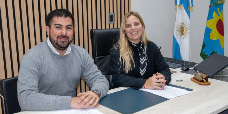 Estefanía Bordoni firmó la renovación del Centro Juvenil Tornquist