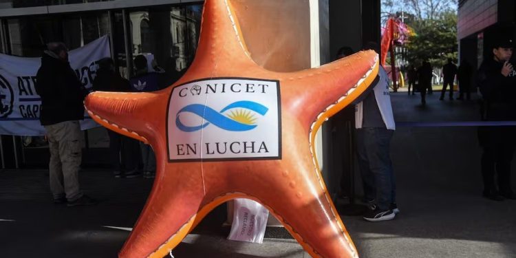 La comunidad científica internacional denuncia el colapso del Sistema de Ciencia, Tecnología e Innovación del país