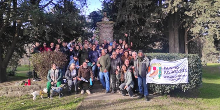 Homenaje a Eva Perón en Sierra de la Ventana: la militancia y el pueblo reafirmaron su legado de justicia social a 74 años de su paso a la inmortalidad