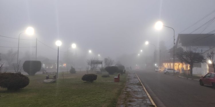 Alerta por intensa niebla en Sierra de la Ventana: la visibilidad es menor a 100 metros y se esperan lluvias