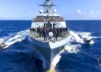 Un buque de guerra británico cruzó aguas argentinas sin comunicación previa