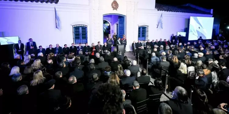 Milei y su Día de la Independencia: foto con gobernadores en Tucumán y Tedeum en CABA