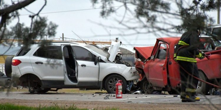 Violento choque en el acceso a Coronel Suárez 