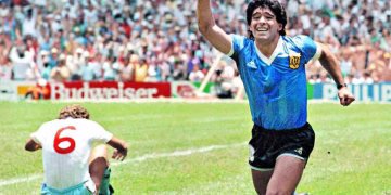 La historia de la camiseta azul con la que Argentina eliminó a Inglaterra en México 86