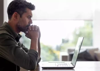 La caída del empleo no se frena: en un año se perdieron 141.700 puestos registrados