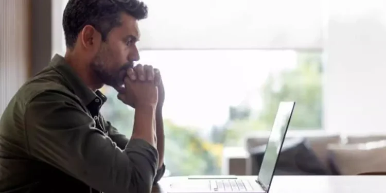 La caída del empleo no se frena: en un año se perdieron 141.700 puestos registrados