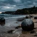 El misterio de las esferas metálicas que cayeron del cielo en una remota playa de Australia