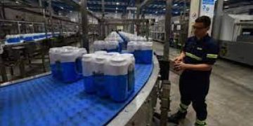 Camioneros, en alerta por cierre de distribuidora de bebidas que deja 220 cesanteados