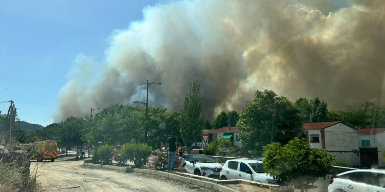 Europa, en vilo por los incendios forestales, con situaciones fuera de control en España y Francia