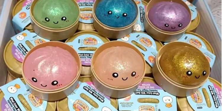 Peligro por un juguete viral: piden retirar del mercado los «Squeezy Dumplings» por contener un químico tóxico