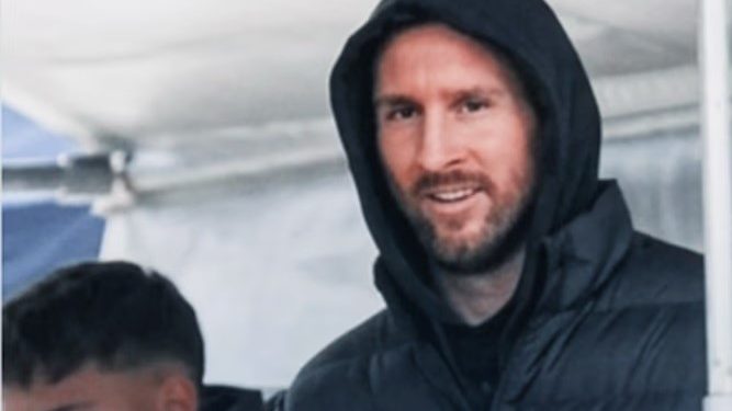 La primera aparición pública de Lionel Messi tras la final del Mundial: fue a ver un partido de Primera C