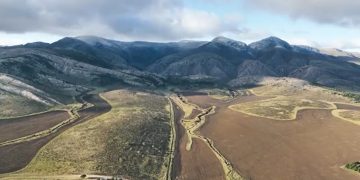 Ola de frío antártico: Las cumbres del Sistema de Ventania se tiñeron de blanco tras una intensa nevada