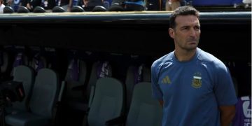 Scaloni hasta las lágrimas: el DT argentino puso en duda su continuidad tras la derrota ante España