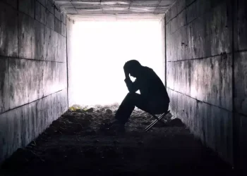 Los suicidios en Argentina aumentaron más del 22% en 2025: el impacto de la crisis económica en los varones jóvenes