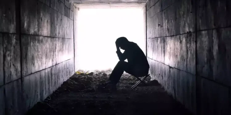 Los suicidios en Argentina aumentaron más del 22% en 2025: el impacto de la crisis económica en los varones jóvenes