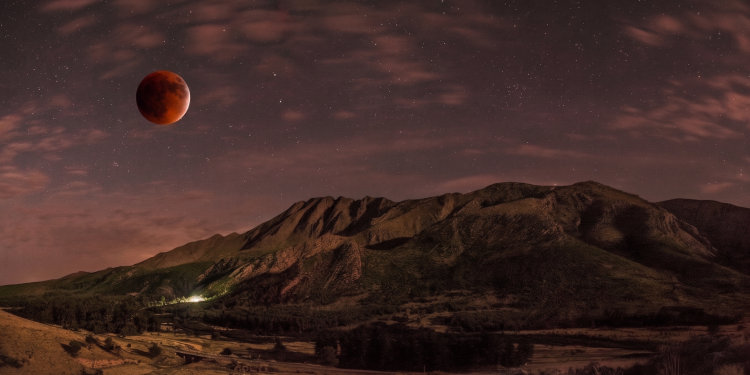 Sierra de la Ventana se prepara para ver un eclipse lunar casi total: la Luna se teñirá de rojo sobre las sierras