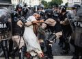 Un fotógrafo argentino fue premiado por una impactante imagen de la represión en el Congreso