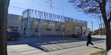 Avanza la esperada obra del techo de ingreso en el Hospital Menor de Sierra de la Ventana