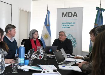 Javier Rodríguez encabezó la reunión de la Mesa Lechera Provincial