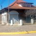 Investigan violento episodio en Saldungaray: Irrumpieron en una vivienda, amenazaron de muerte al propietario y destrozaron frentes con un cabo de hacha