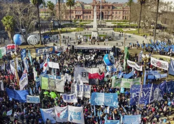 “No aceptamos una Argentina para unos pocos”: la marcha de San Cayetano reclamó trabajo, producción y justicia social
