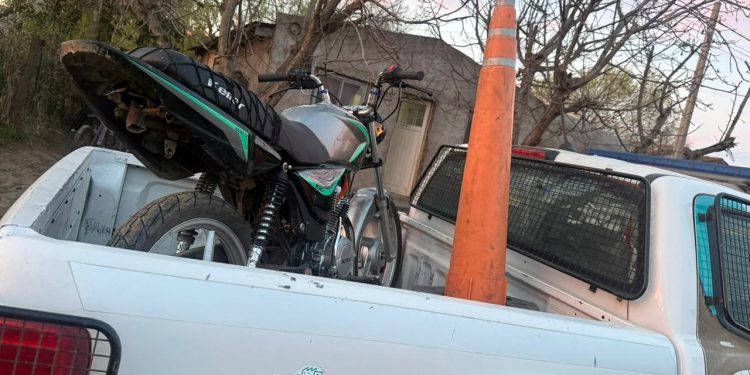 Allanamiento y secuestro de motocicleta en Saldungaray