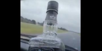 DEMENCIAL: Tomaba whisky al volante y se burló del «Si nos matamos, nos matamos” en la Ruta 2