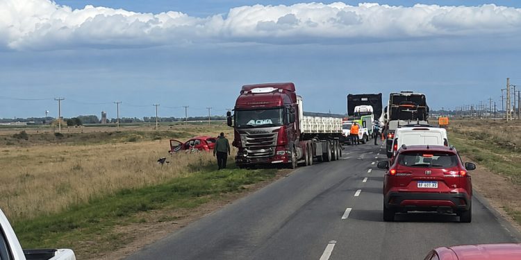 Tragedia en la Ruta 51: una mujer de Cabildo murió en un choque entre auto y camión
